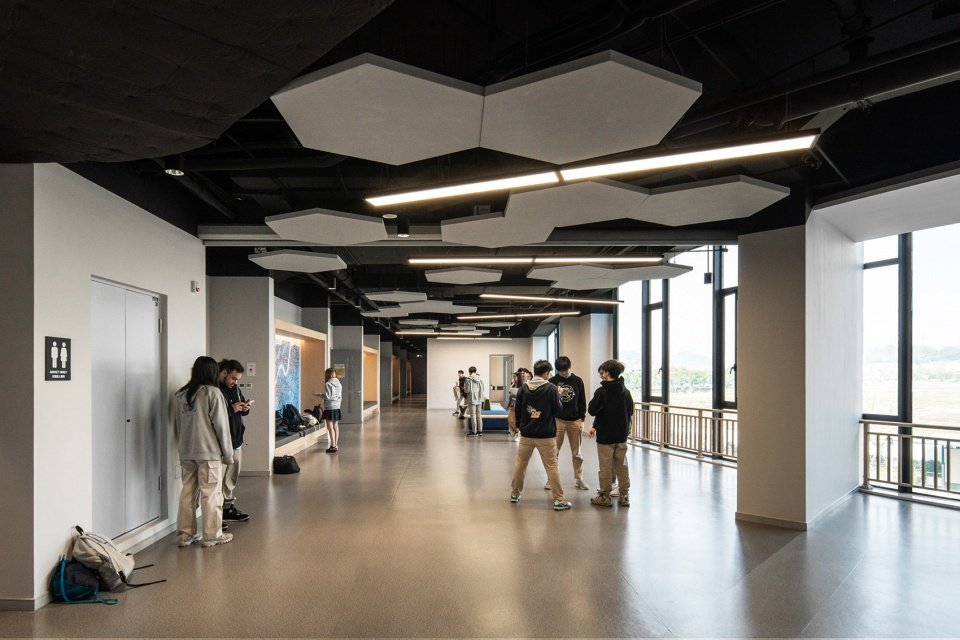 HIS 杭州国际学校 / 朱培栋 -line+ 建筑事务所 & gad HIS 杭州国际学校 / 朱培栋 -line+ 建筑事务所 & gad