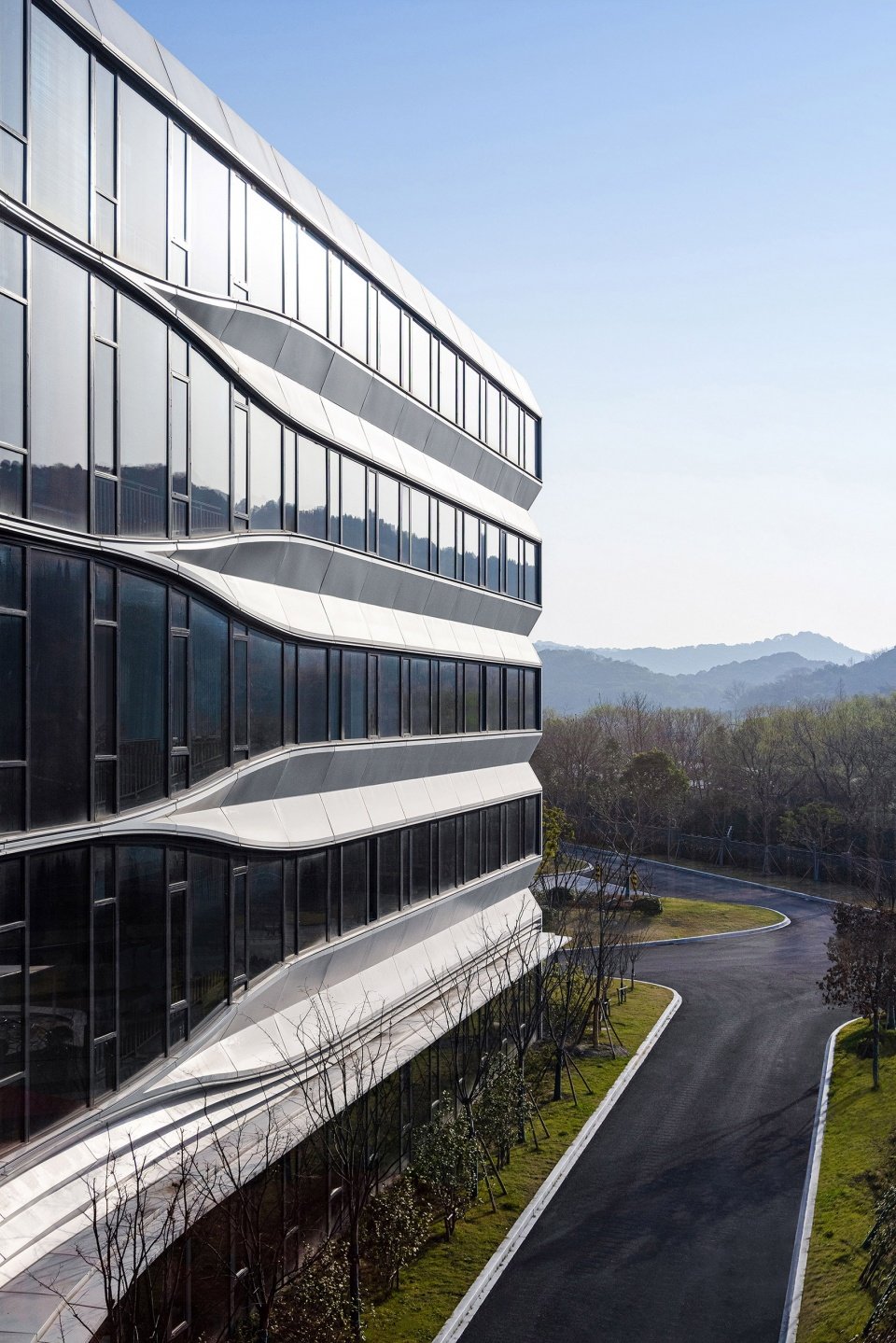 HIS 杭州国际学校 / 朱培栋 -line+ 建筑事务所 & gad HIS 杭州国际学校 / 朱培栋 -line+ 建筑事务所 & gad