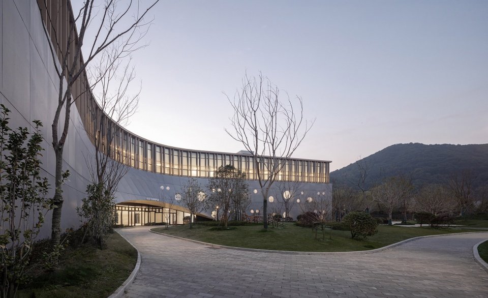 HIS 杭州国际学校 / 朱培栋 -line+ 建筑事务所 & gad HIS 杭州国际学校 / 朱培栋 -line+ 建筑事务所 & gad