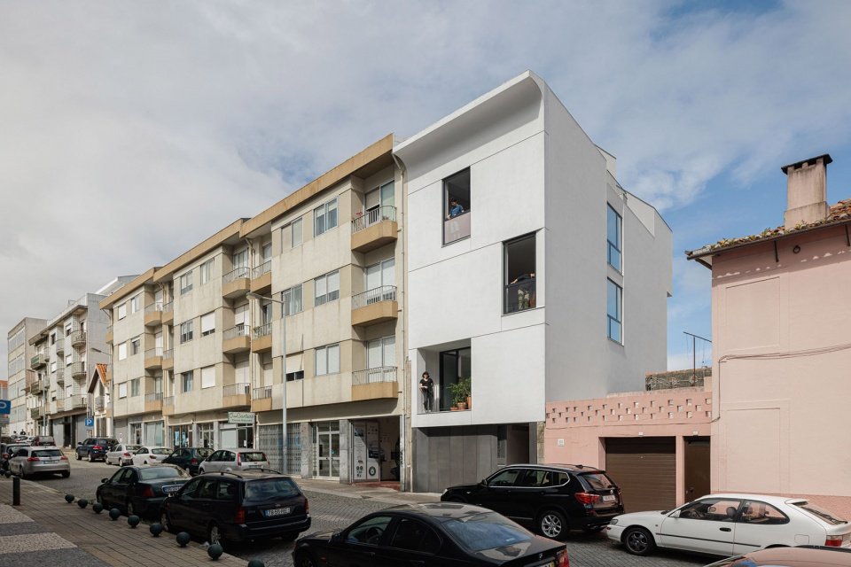 垂直住宅，波尔图 / Tsou Arquitectos