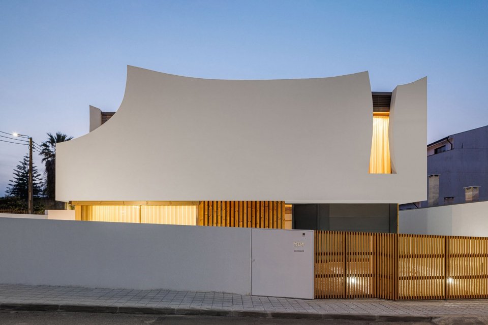 “花瓣庭院”住宅，波尔图 / Sandra Micaela Casinha Atelier