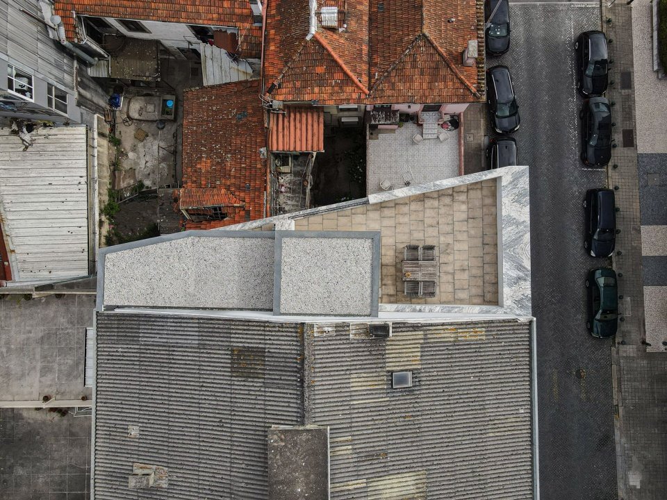 垂直住宅，波尔图 / Tsou Arquitectos