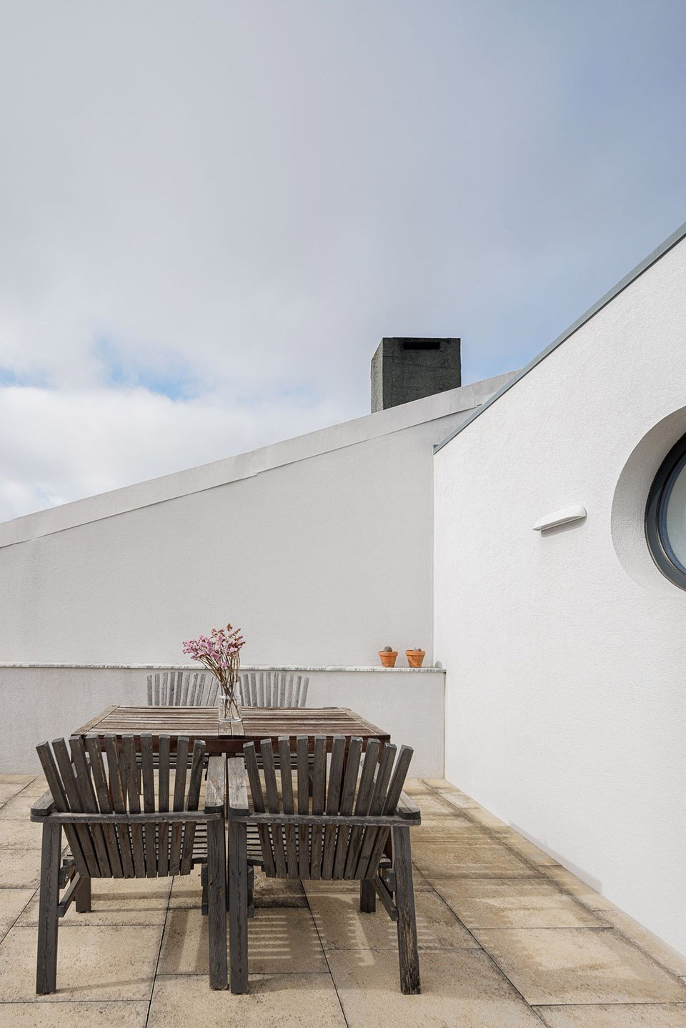 垂直住宅，波尔图 / Tsou Arquitectos