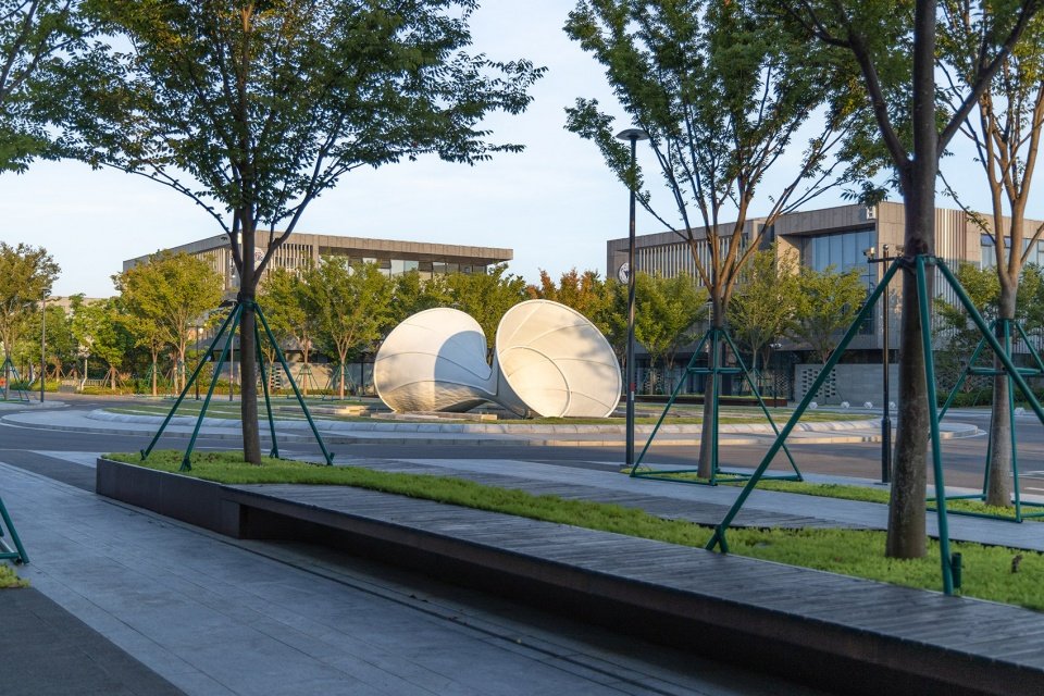 海宁浙江大学国际校区北侧办公园区 / 奥雅设计