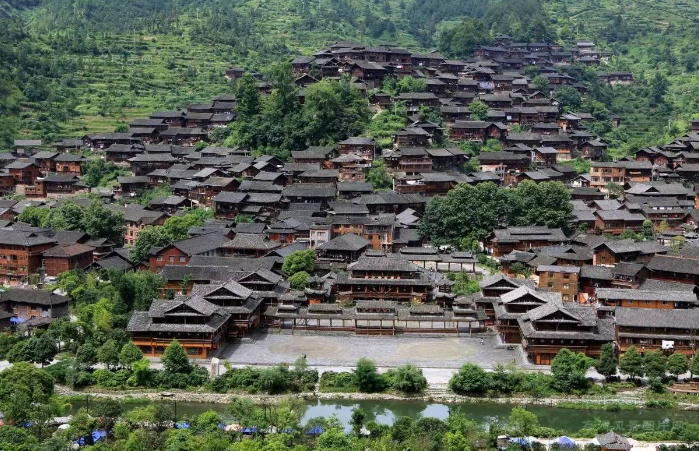 中国建筑文化:少数民族传统民居建筑的传承与创新 中国建筑文化:少数民族传统民居建筑的传承与创新