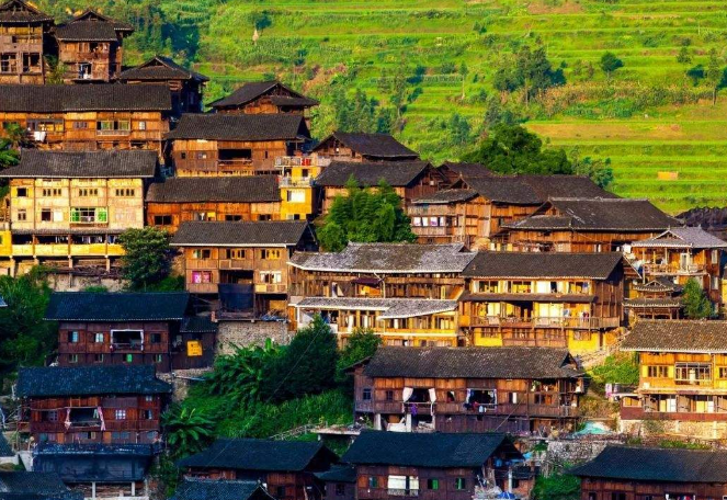 中国建筑文化:少数民族传统民居建筑的传承与创新 中国建筑文化:少数民族传统民居建筑的传承与创新