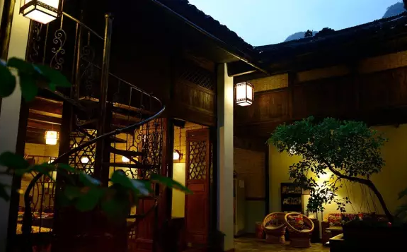 德国夫妻花一整年，让废弃的 400 岁中国老宅惊艳世界！