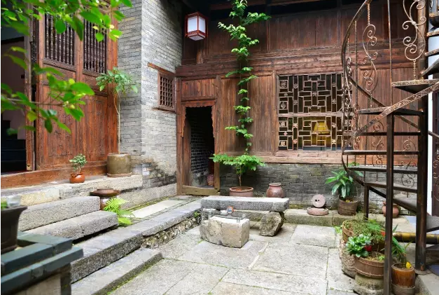 德国夫妻花一整年，让废弃的 400 岁中国老宅惊艳世界！