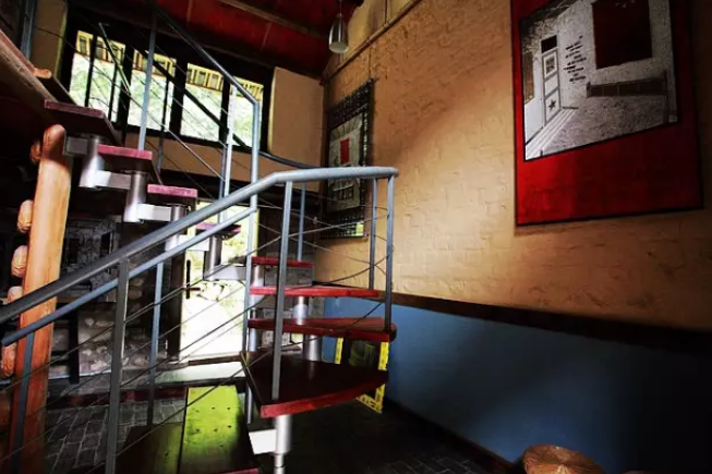 疯子建筑师用 6 年时间，打造了他的“秘密花园”！