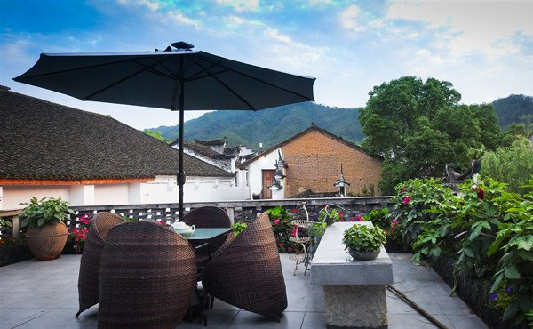 “诗和远方”变了味 民宿非“世外桃源”需严管