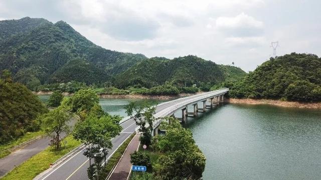 【向往的生活】在千岛湖,推窗只见满山苍翠 【向往的生活】在千岛湖,推窗只见满山苍翠