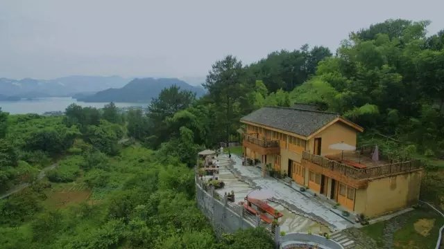 他隐居千岛湖,在 3000 亩桃源改造老房终圆田园梦 他隐居千岛湖,在 3000 亩桃源改造老房终圆田园梦