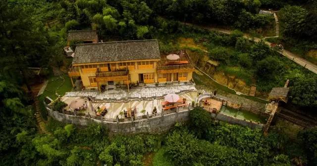 他隐居千岛湖,在 3000 亩桃源改造老房终圆田园梦 他隐居千岛湖,在 3000 亩桃源改造老房终圆田园梦