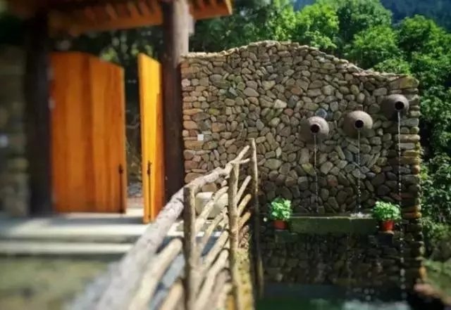 他隐居千岛湖,在 3000 亩桃源改造老房终圆田园梦 他隐居千岛湖,在 3000 亩桃源改造老房终圆田园梦