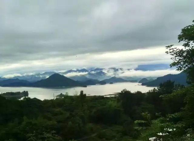 他隐居千岛湖,在 3000 亩桃源改造老房终圆田园梦 他隐居千岛湖,在 3000 亩桃源改造老房终圆田园梦