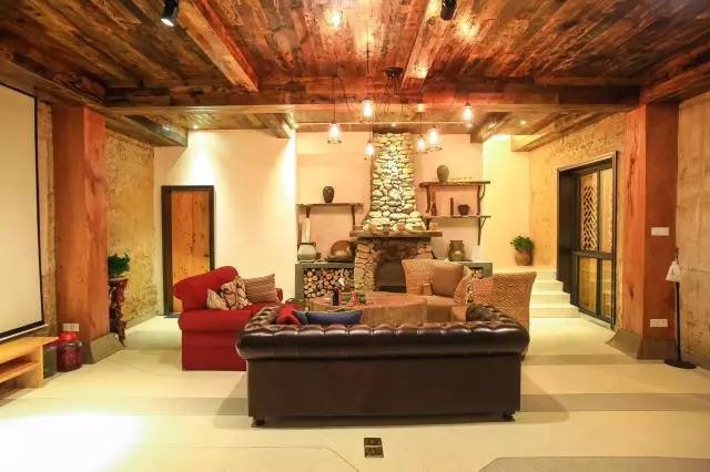 他隐居千岛湖,在 3000 亩桃源改造老房终圆田园梦 他隐居千岛湖,在 3000 亩桃源改造老房终圆田园梦