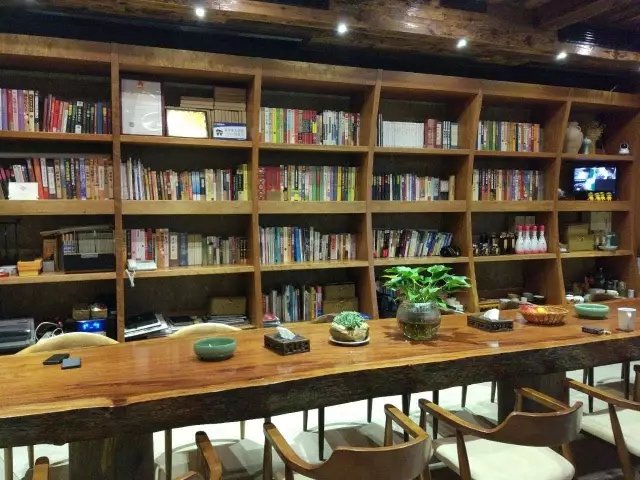 他隐居千岛湖,在 3000 亩桃源改造老房终圆田园梦 他隐居千岛湖,在 3000 亩桃源改造老房终圆田园梦