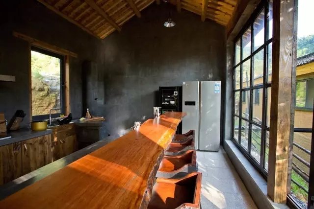 他隐居千岛湖,在 3000 亩桃源改造老房终圆田园梦 他隐居千岛湖,在 3000 亩桃源改造老房终圆田园梦