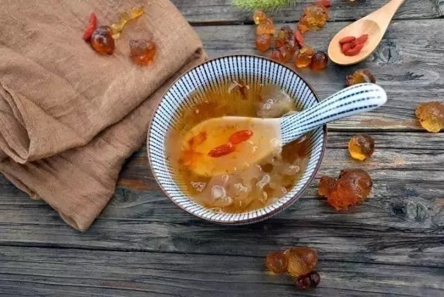 他隐居千岛湖,在 3000 亩桃源改造老房终圆田园梦 他隐居千岛湖,在 3000 亩桃源改造老房终圆田园梦