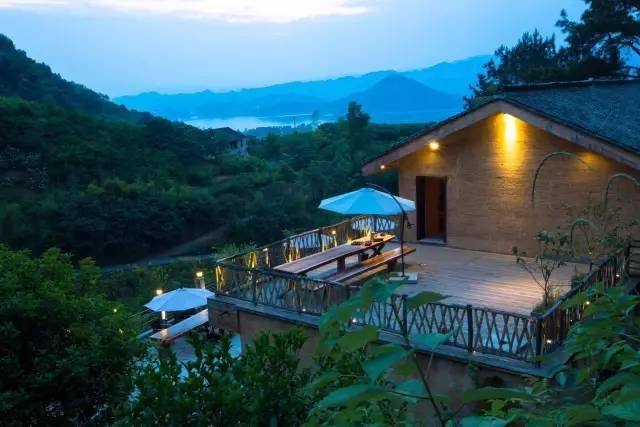 他隐居千岛湖,在 3000 亩桃源改造老房终圆田园梦 他隐居千岛湖,在 3000 亩桃源改造老房终圆田园梦