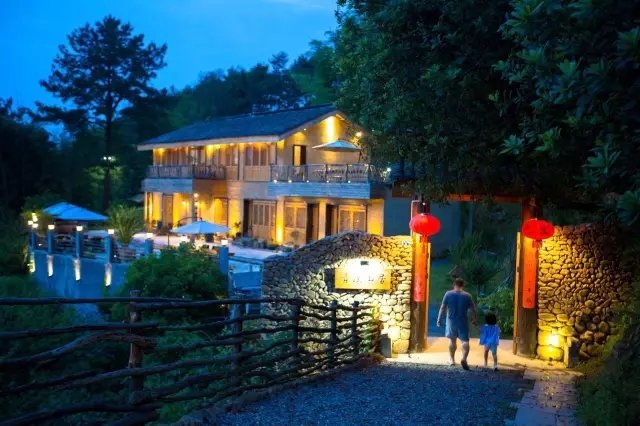 他隐居千岛湖,在 3000 亩桃源改造老房终圆田园梦 他隐居千岛湖,在 3000 亩桃源改造老房终圆田园梦