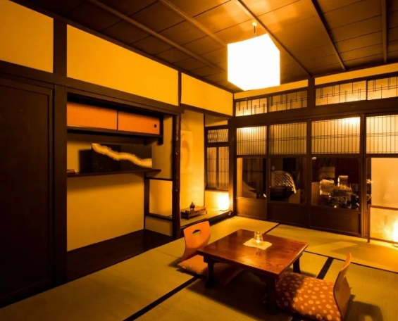 日本 8 个古建筑改造的民宿案例