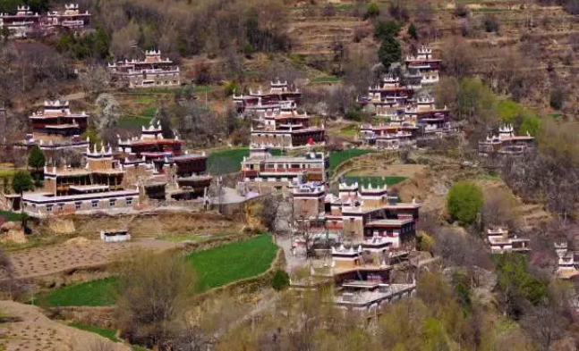 藏式民居——中国传统建筑艺术的宝库