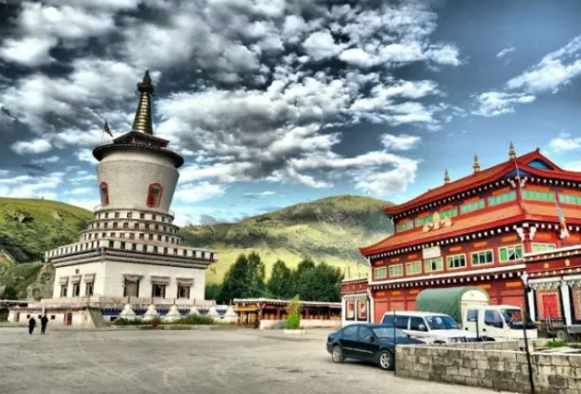 藏式民居——中国传统建筑艺术的宝库