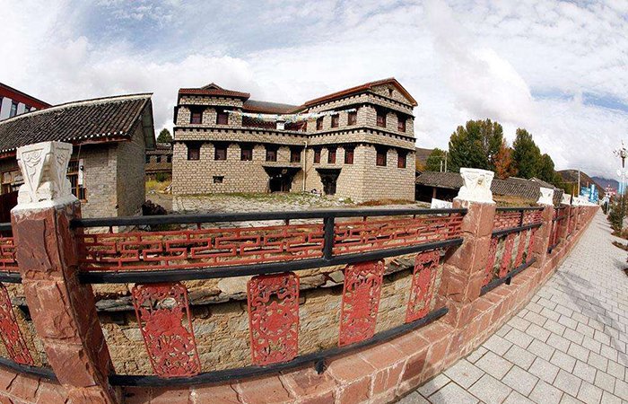 藏族民居：铭刻在房子上的色彩信仰