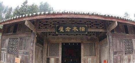 破旧古宅一夜之间变价值 8 亿的豪宅，用料都是金丝楠木