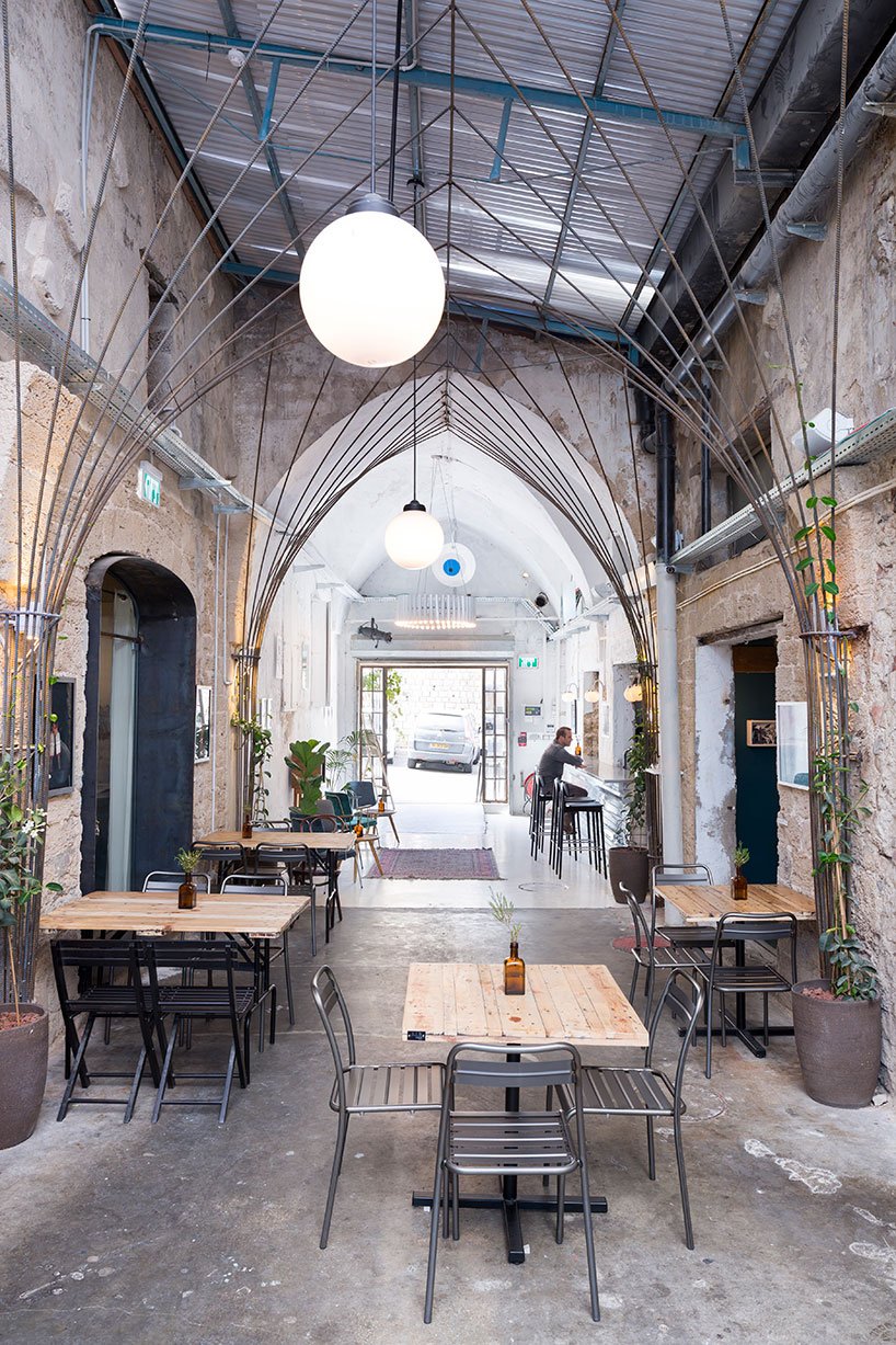 战争中幸存的建筑——乡村风小酒馆设计