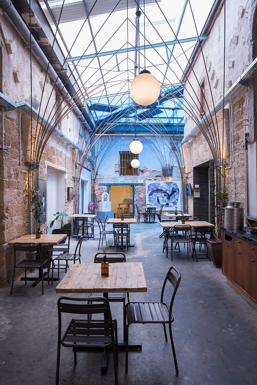 战争中幸存的建筑——乡村风小酒馆设计