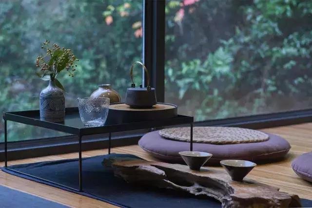 在青翠欲滴的山野里,将清凉禅意进行到底。 在青翠欲滴的山野里,将清凉禅意进行到底。