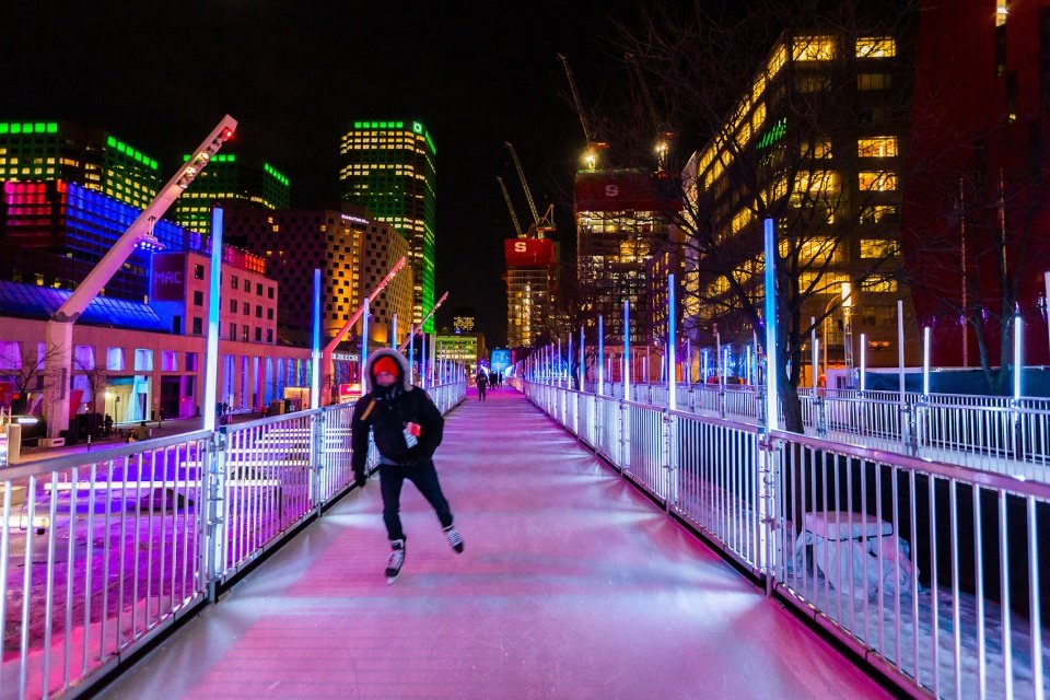 第 24 届蒙特利尔灯光节“环形冰场”装置 / Montréal en Lumière