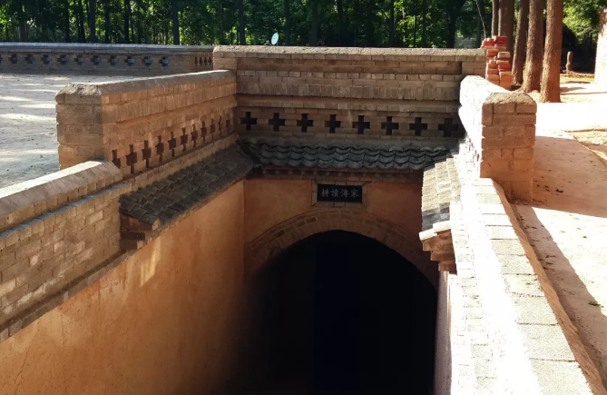 地下古村重焕新生——以陕西省三原县柏社村地坑窑改造为例