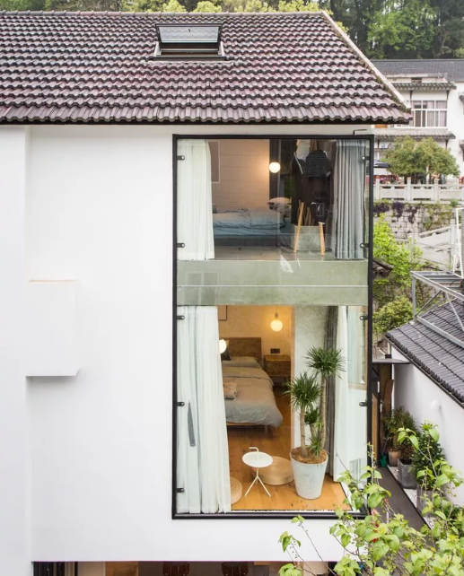 民宿改造︱老旧房改造而成的民宿融入山野之中