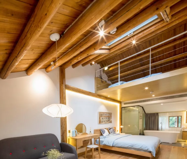 民宿改造︱老旧房改造而成的民宿融入山野之中