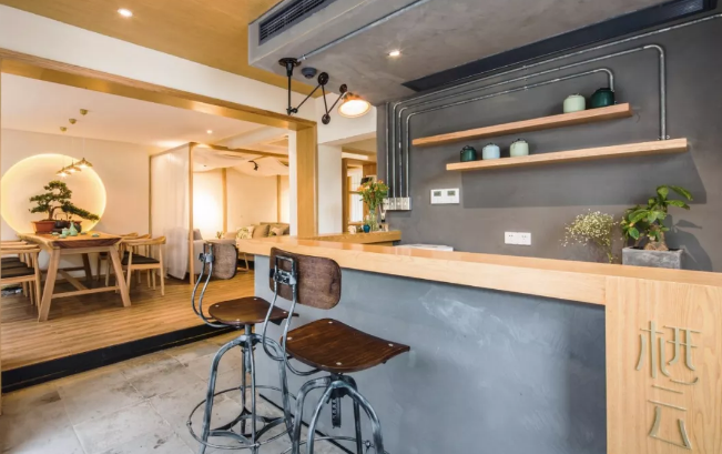 民宿改造︱老旧房改造而成的民宿融入山野之中