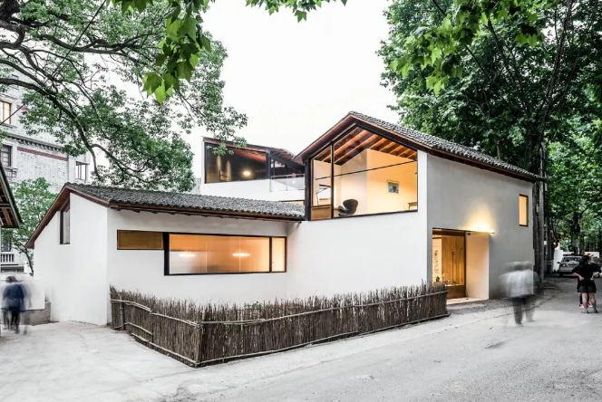 荒废的民国老宅，爆改后变成了绝美别墅！