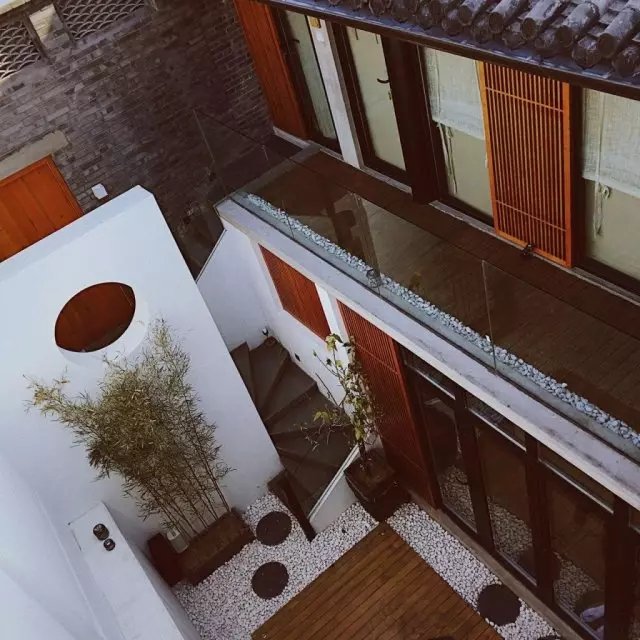 由繁华闹市到宁静优雅只是一个转身的距离 由繁华闹市到宁静优雅只是一个转身的距离