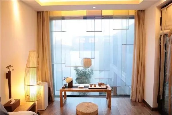 由繁华闹市到宁静优雅只是一个转身的距离 由繁华闹市到宁静优雅只是一个转身的距离