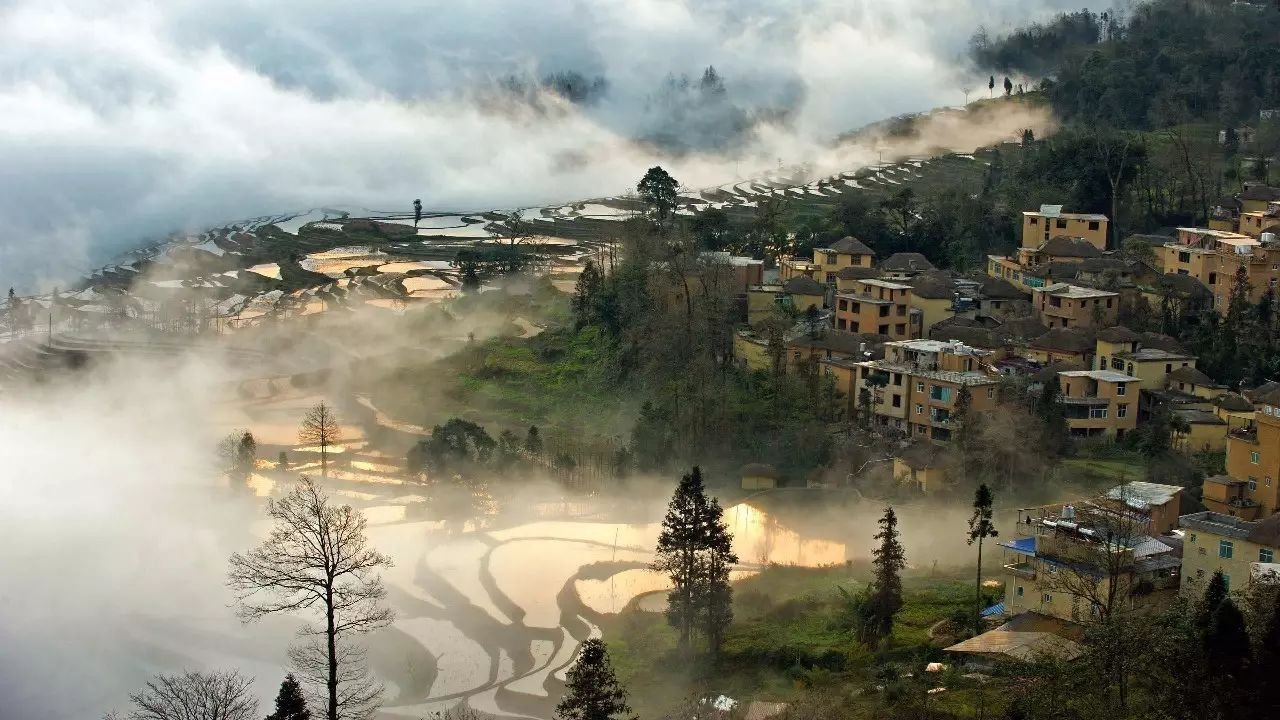 探索哈尼族人的特色民居：可爱的“蘑菇屋”！