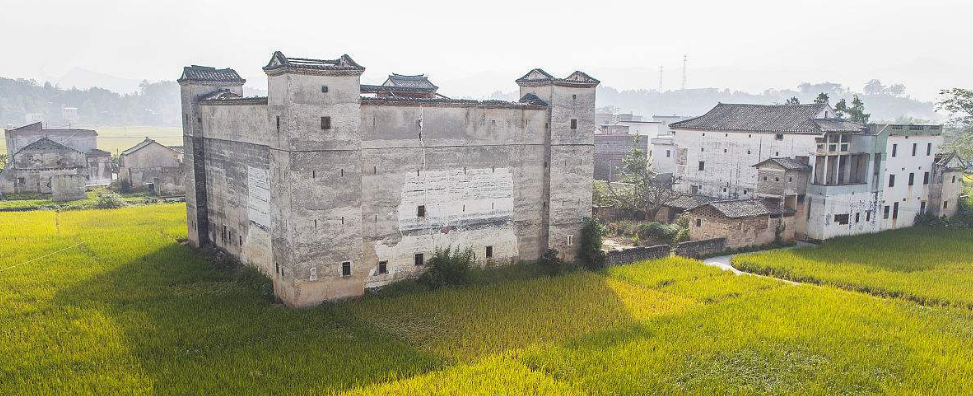 四角楼:与土楼一脉相承而又别具特色的客家民居 四角楼:与土楼一脉相承而又别具特色的客家民居