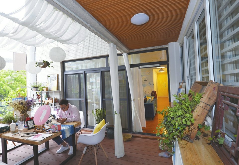 成都版“解忧杂货店”：姐妹开民宿倾听故事