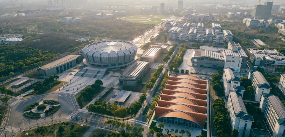 东南大学游泳馆，南京 / 东南大学建筑设计研究院有限公司周琦工作室