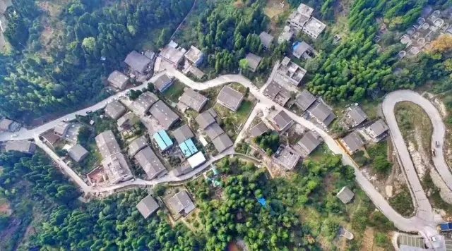 老宅改造丨 6 个月爆改古村老宅，一家 3 口把童话搬进自家小院