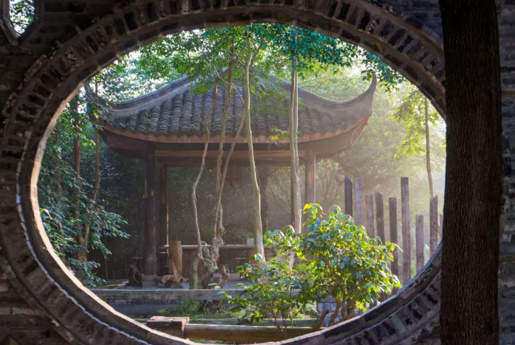 为挽救生态，他造了 400㎡的绝美古宅！