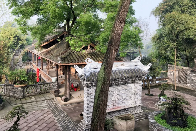 为挽救生态，他造了 400㎡的绝美古宅！