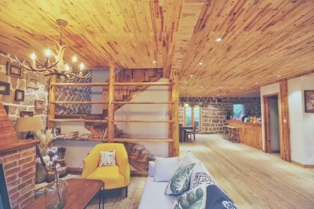 老宅改造丨 6 个月爆改古村老宅，一家 3 口把童话搬进自家小院