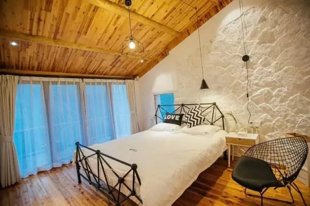 老宅改造丨 6 个月爆改古村老宅，一家 3 口把童话搬进自家小院